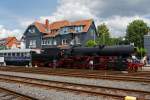 Die 52 4867 der Historische Eisenbahn Frankfurt (HEF) ist mit Sonderzug von Frankfurt-Hchst am 12.06.2011 in den Bahnhof Knigstein/Taunus eingefahren.