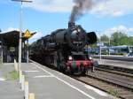 52 8079-7 als Sonderzug nach Marktschorgast steht am 12.06.2011 abfahrbereit an Gleis 1 in Neuenmarkt-Wirsberg zur Fahrt ber die Schiefe Ebene