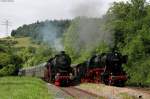 52 7596 mit dem DPE 98248 (Rottweil-Zollhaus Blumberg) und 50 2988 mit dem Planzug (Weizen-Zollhaus Blumberg) beim Halt in Epfenhofen 25.6.11