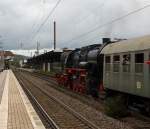 150-Jahre Ruhr-Sieg-Strecke: Die 52 8134-0 mit Sonderzug, kommt von Siegen fhrt am 18.09.2011 Tender voraus in den Bahnhof Kreuztal.