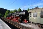 52 8134-0 der Eisenbahnfreunde Betzdorf (EFB) fhrt mit Sonderzug Tender voraus am 08.05.2011 aus den Bahnhof Kirchen/Sieg weiter Richtung Betzdorf.