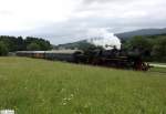 BEM Nrdlingen 52 8168-8 mit Sonderzug Mnchen-Viechtach, ehemalige KBS 866 Lokalbahn Gotteszell - Viechtach - Blaibach, heute Wanderbahn, fotografiert bei Ruhmannsfelden am 02.06.2011