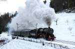 52 7596 und V100 2335 mit dem DPE 32837 (Karlsruhe Hbf-Villingen (Schwarzw) bei Triberg 7.1.12