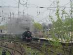 Einfahrt des Traditionszuges nach Wolsztyn am 29.4.2006 in Erkner.