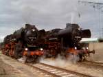 52 8177 (aus Berlin) und 52 8184 (Stassfurt) - zwei Schwestern bei den Eisenbahnfreunden im Tbw Stassfurt am 27.09.2003