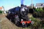 DR 52 8131 bespannt anlsslich Jubilum 120 Jahre Mansfelder Bergwerksbahn einen Fotogterzug von Hettstedt nach Klostermansfeld, KBS 335 Magdeburg - Erfurt, fotografiert beim Umsetzen im Bhf.