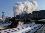 Am 02.03.13 hatte die Lbauer 52 8080-5 ihre letzte Fahrt nach Chemnitz, hier die Ausfahrt in Chemnitz Hbf.