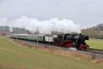 Dampfsonderzug E 75918 / E 75919  Burg Eppstein  mit der 52 4867 der Historischen Eisenbahn - 03.03.2013  --  Rauchkammer voraus zurck nach Frankfurt, zwischen Lindenholzhausen und Niederbrechen  -- 