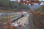 Der Blick vom alten Tunnelkopf in Richtung Norden zeigt die Ausmae der Festivitt und auch berbleibsel der  Baustellen-Stadt  an der nrdlichen Ausfahrt des Bebenroth-Tunnels.