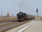 52 1360 8 bei der Einfahrt in Halberstadt mit einem Sonderzug am 21.04.2013