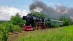 Im Rahmen des Streckenjubilums  140 Jahre Zellwaldbahn  fuhr die 52 8131-6 mit einem Sonderzug von Nossen nach Freiberg und zurck, hier fotografiert am 20.7.2013 kurz vor Kleinwaltersdorf