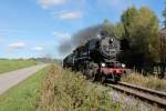 52 8168-8 auf dem Weg von Altomnster nach Dachau aus Anlass des Jubilums 100 Jahre Bahnstrecke Altomnster-Dachau am 13.10.2013