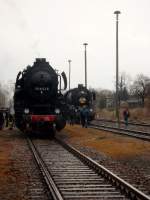 Lok 52 8154-0 der Leipziger Eisenbahnfreunde und VSE Lok 50 3616-5 im Bf.Thalheim/Erzg.