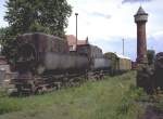 Zwei 52er Wannentender vor dem Wasserturm in Wustermark.Mai 1992 (Archiv P.Walter)