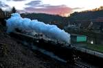 Die Dampflokomotive 52 7596 der Eisenbahnfreunde Zollernbahn passiert am  Morgen des letzten Adventssonntag den 21.12.2014,Sulz am Neckar mit dem Sonderzug aus Horb am Neckar an den Weihnachtsmarkt