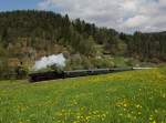 Die 52 8168 mit einem Sonderzug nach Viechtach am 02.05.2015 unterwegs bei Schnitzmühle.