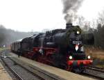 Dampflok/Güterzuglokomotive BR 528134-0 der EFB(Eisenbahnfreunde Betzdorf/Sieg)  am 30.11.2013 im Bahnhof WÜRGENDORF/Siegerland bei der NIKOLAUS-Sonderfahrt.