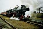 BR 52 8154-8 bei der Dampfsonderfahrt durch die Dbener Heide am 25.02.06.