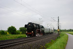 52 8154-8 mit ihrem Sonderzug von Leipzig nach Blankenburg, kurz hinter dem Haltepunkt Schkeuditz West.