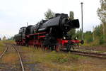 Die 52 1360-8 des Eisenbahnmuseums Vienenburg e.V. (90 80 0052 360-9 D-HEV) zu Gast beim 14. Bahnfest im Bw Schöneweide.
Die Maschine wurde 1942 unter der Fabriknummer15457 bei August Borsig Lokomotiv-Werke, Berlin gefertigt.
