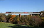 52 7596 und 23 1097 mit dem DPE 24236 (Rottweil – Hausach) auf dem Stockerbachviadukt 15.10.17