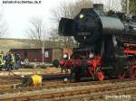 Dieser niederlndische Eisenbahnfreund wollte anscheinend eine ganze besondere Perspektive ausprobieren; Die Waschmaschine freuts auf jeden Fall...^^; Schlettau am 23.02.2008  