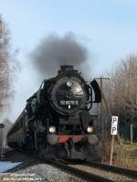 Hier die 52 8075-5 kurz nach der Ausfahrt aus Schlettau auf dem Weg nach Walthersdorf. 
Datum: 30.03.2008