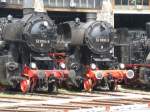 Lok BR BR 52 8154-8, BR 52 9900-3 -DR- stehen am Lokschuppen des ex.Bw Halle P, 06.07.2008