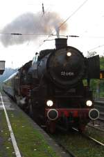 52 6106 fhrt am 13.9.09 in den Bahnhof von Kettwig ein