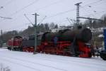 berfhrungsfahrt von 52 7596 der EFZ nach Rottweil. Die Lok bekam in Meiningen eine Fahrwerksuntersuchung, Zuglok ist V100 1041 der NESA. Aufgenommen am 12.02.10 in Osterburken