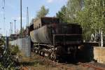 52 8013 am 16.09.2012 im Bw Falkenberg Oberer Bahnhof. Ihr Tender ist am Werzeugkasten beschdigt, siche die Spuren eines Unfalls. Das Gelnde dient nur zur Aufbewahrung von Fahrzeugen und ist nur an wenigen Tagen im Jahr zugnglich. 

