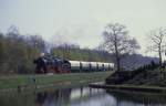 Ex DR Lokomotive 528139 ist am 7.4.1990 bei Dieren mit einem Museumszug
in Richtung Beekbergen unterwegs. Es handelt sich um ein gescanntes Dia.