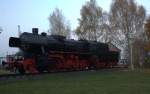 Eine Lok der Baureihe 52 ist im kleinen Eisenbahnmuseum Falkenberg (Elster) aufgestellt.  52 5679  15.11.2014  16:21 Uhr.