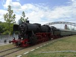 Historische Eisenbahn Frankfurt am Main 52 4867 mit Pendelzug am 17.07.16 beim Osthafen Festival 2016