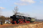 52 8195-1 Fränkische Museums-Eisenbahn bei Neuses a. Main am 25.02.2017.