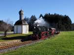 Die 52 8168 mit einem Sonderzug am 06.12.2015 unterwegs bei Schaftlach.