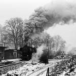 23.01.1982: 	Haltepunkt Hermsdorf, Planmäßiger Einsatz der Lok DR 52 8123 am Personenzug auf der Strecke Dresden - Straßgräbchen-Bernsdorf.