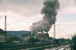 19.02.2006, Lok 52 8195 der Fränkischen Museumseisenbahn gibt ihr Bestes, den grauen Kronacher Himmel an diesem Sonntagmorgen noch mehr zu verfinstern.