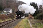 52 8154-8 fuhr am 14.12.19 einen Sonderzug von Leipzig Plagwitz nach Schwarzenberg. Hier ist der Zug in Schwarzenberg Neuwelt zu sehen.