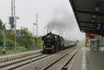 EMBB 52 8154-8 mit dem DPE 68873 von Leipzig-Plagwitz nach Meiningen, am 02.09.2023 bei der Einfahrt in Arnstadt Hbf.