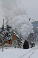 Am 31.12.2014 verlässt 58 311 mit dem Sonderzug von Titisee nach Seebrugg den Bahnhof Aha