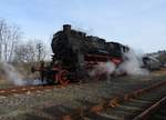 DAMPFLOK 58 311(EF TREYSA)BEIM UMSETZEN IM BAHNHOF HACHENBURG/WW  Nach Ankunft aus WESTERBURG hat 58 311 der EF-TRYSA den Zielbahnhof HACHENBURG/WW  erreicht,hat abgekoppelt und beginnt das