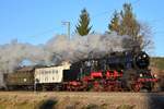 Winterdampf auf der 3-Seenbahn: 58 311 dampft mit dem letzten Zug des Tages durch die Kurve kurz nach Titisee in Richtung Seebrugg am 01.01.2020.