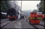 64491 steht mit einem Personenzug abfahrbereit am 3.10.1994 im Bahnhof Osnabrück - Piesberg.