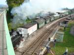 BR64 verlt mit dem  Rebenbummler  den Bahnhof Riegel am Kaiserstuhl/Baden,  Okt.2007