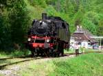 Die 64 491 am 11.05.2008 beim umfahren des Zuges in.