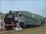 Dampflok 64250 verlsst mit ihrem Museumszug den Bahnhof von Treignes am 28.09.08 in Richtung Mariembourg.