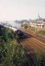 64 419 fhrt im schnen November 1995 aus dem Solinger HBF.