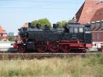 Im Bahnhof Frankfurt (Oder) ist BR 64 317 ausgestellt.