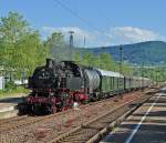 Der Bubikopf 064 419 der DBK hatte am 16.6.2013 eine Leistung nach Horb am Neckar zu den dortigen Ritterspielen.Diesen schnen Sonderzug konnte ich auf der Rckfahrt von Horb im Bahnhof Metzingen/Wrtt.aufnehmen.